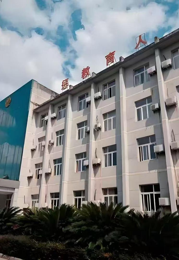 重慶市金邁實業有限公司職工食堂勞務服務合同
