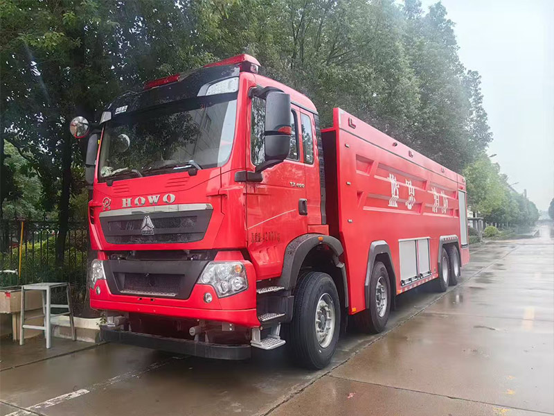 重汽单排24吨泡沫消防车