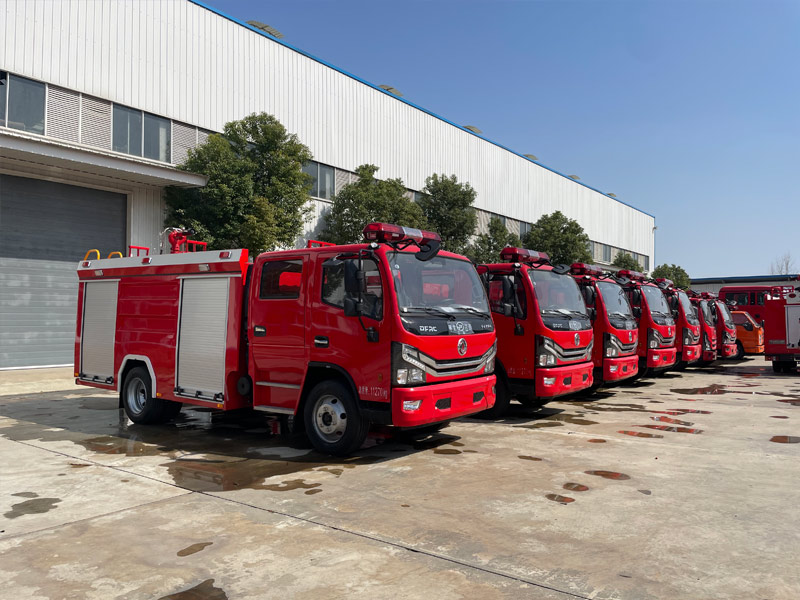 东风5吨水罐消防车康明斯195消防车