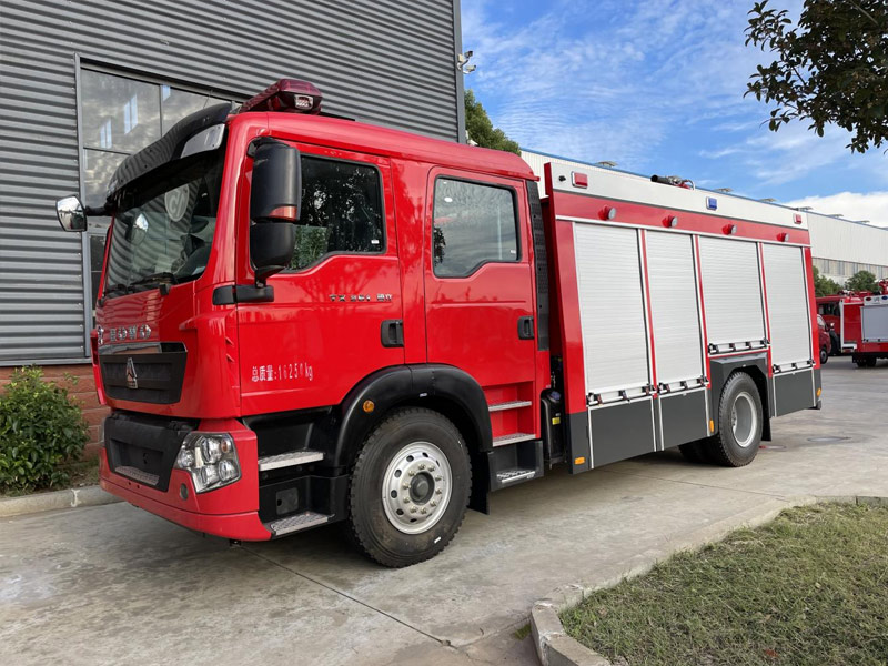 重汽小T5G6吨泡沫消防车