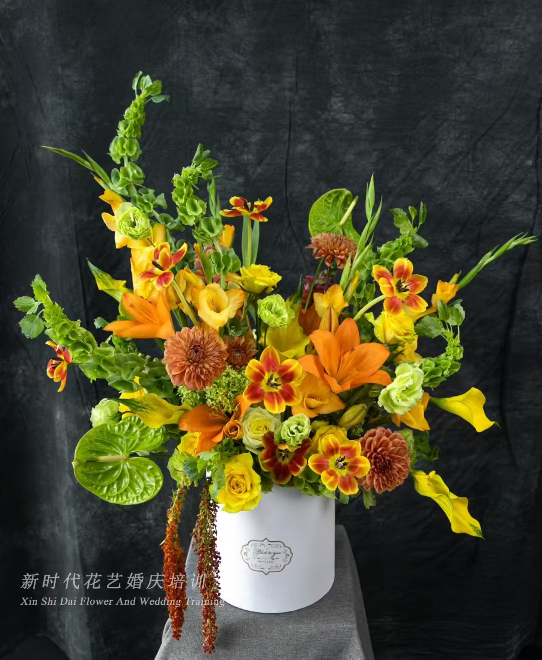 昆明市呈贡区新时代职业培训学校高级感撞色抱抱桶花艺｜零基础也能掌握的商业花礼造型