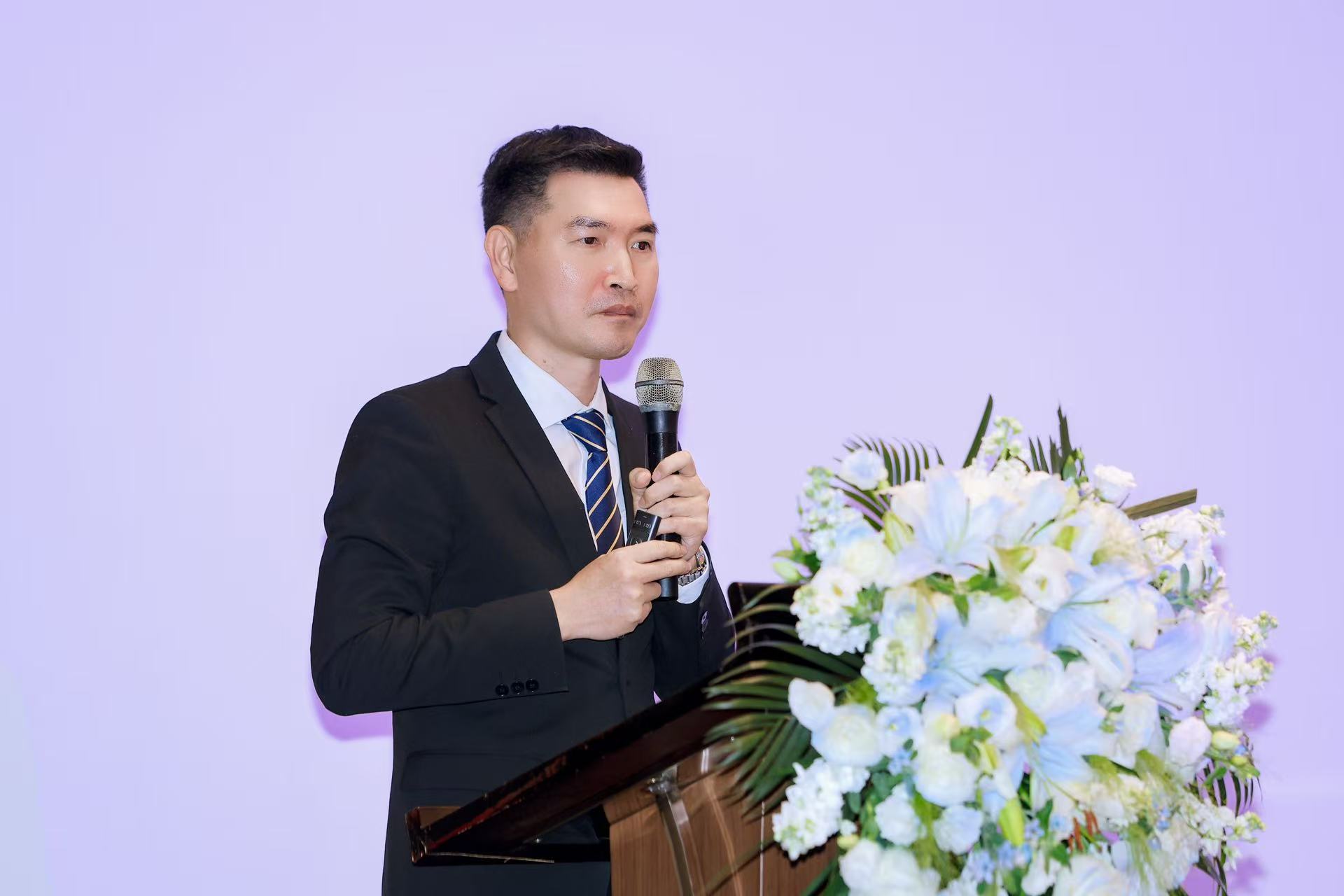 世界之窗报道中国著名律师——洪树涌