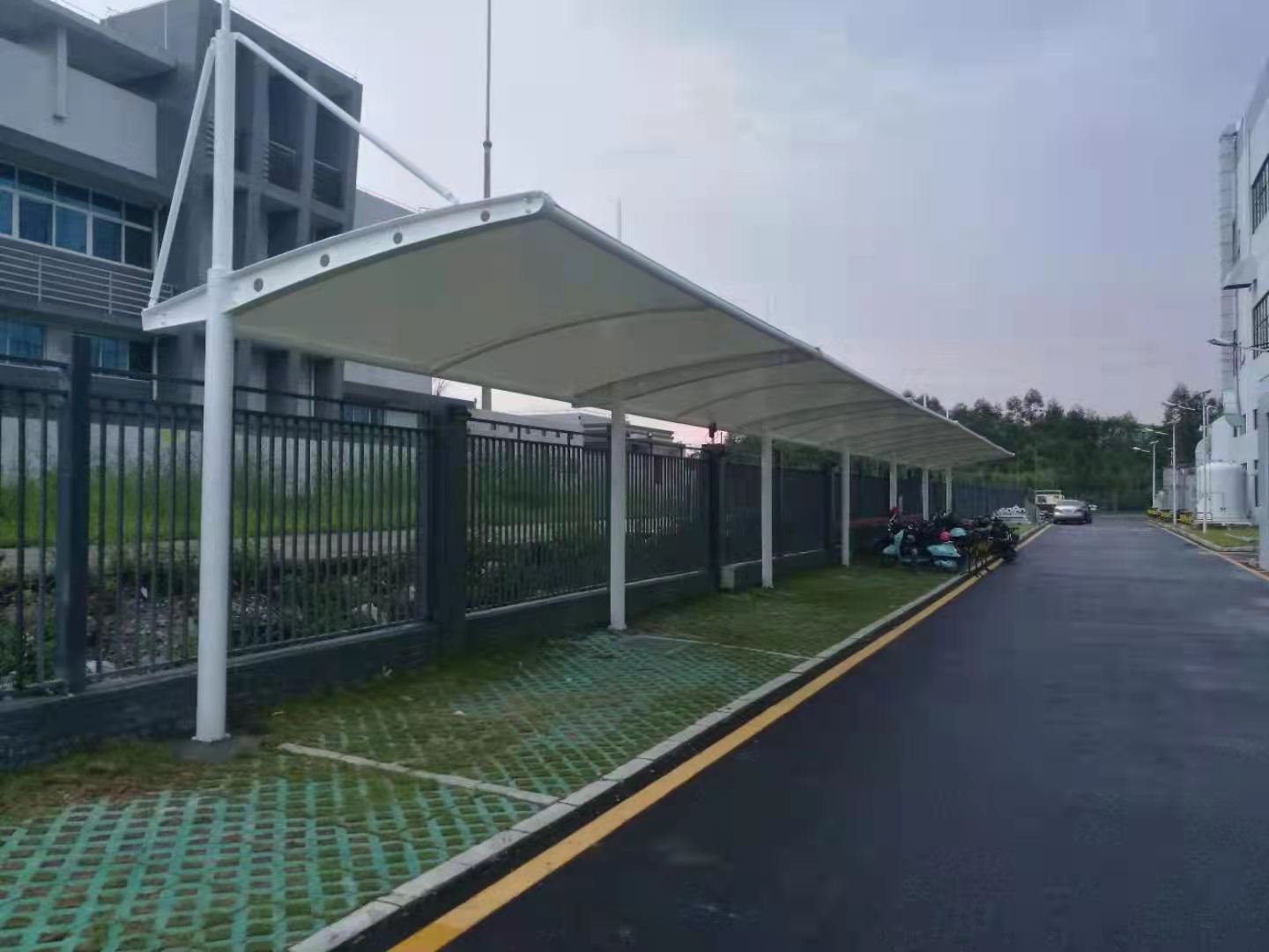 泰极车棚