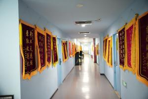 赠校锦旗