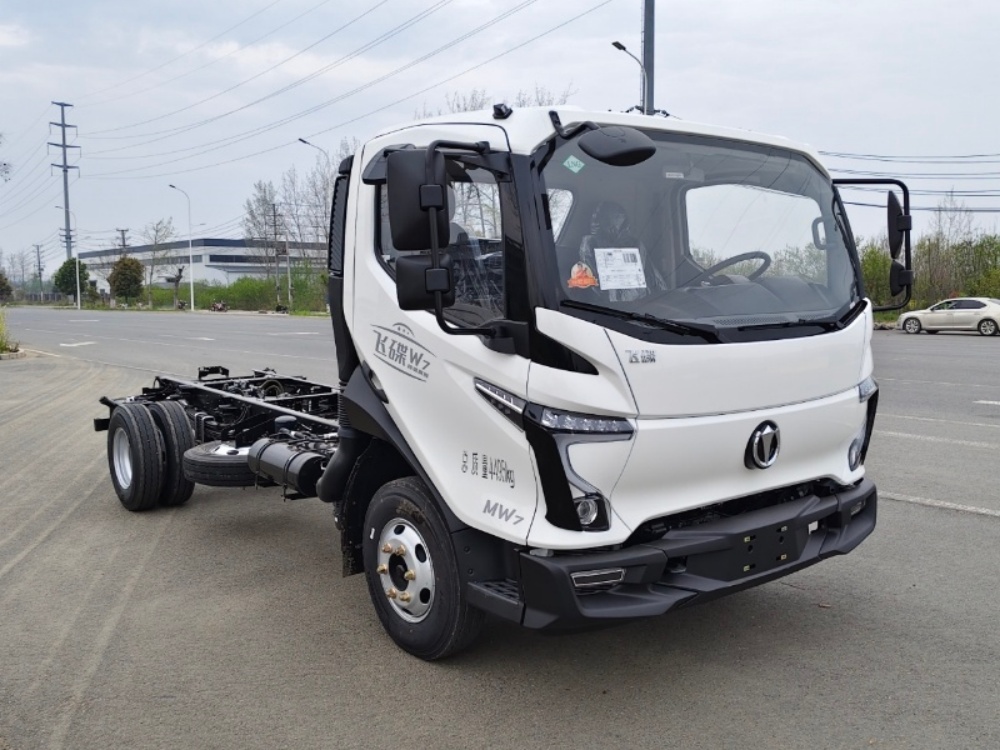 飞碟W7宽体LNG轻卡冷藏车