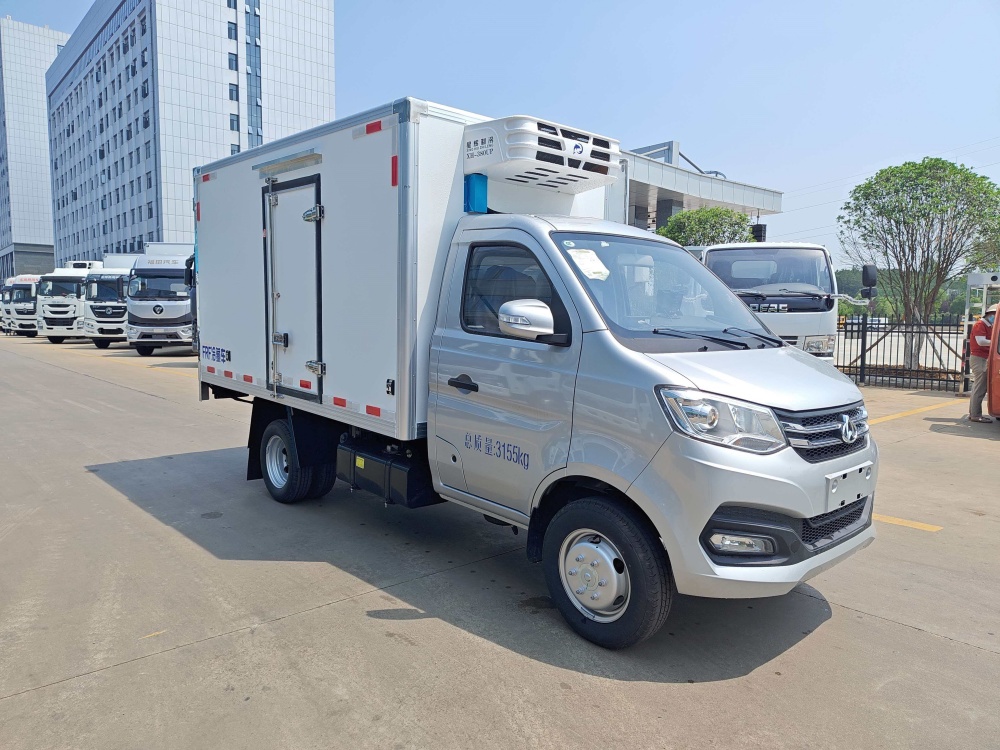 3米长安跨越X1后双轮冷藏车