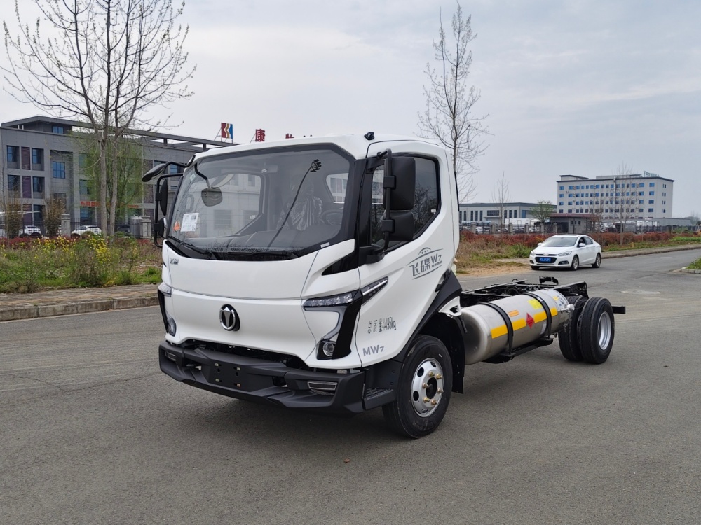 飞碟W7宽体LNG轻卡冷藏车