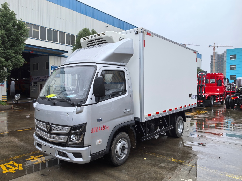 福田欧马可X卡-3.7米冷藏车