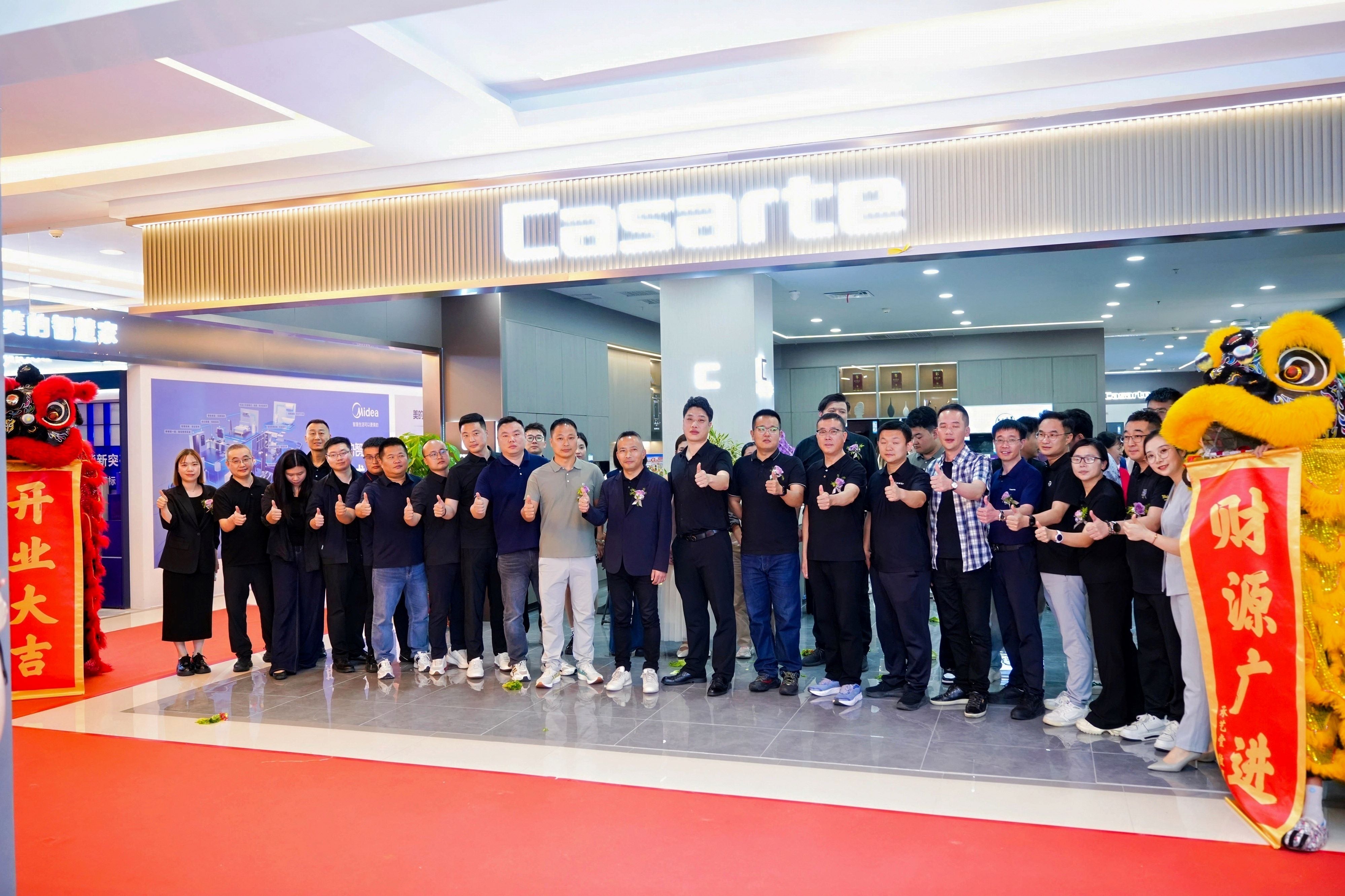 与忠实粉丝合照