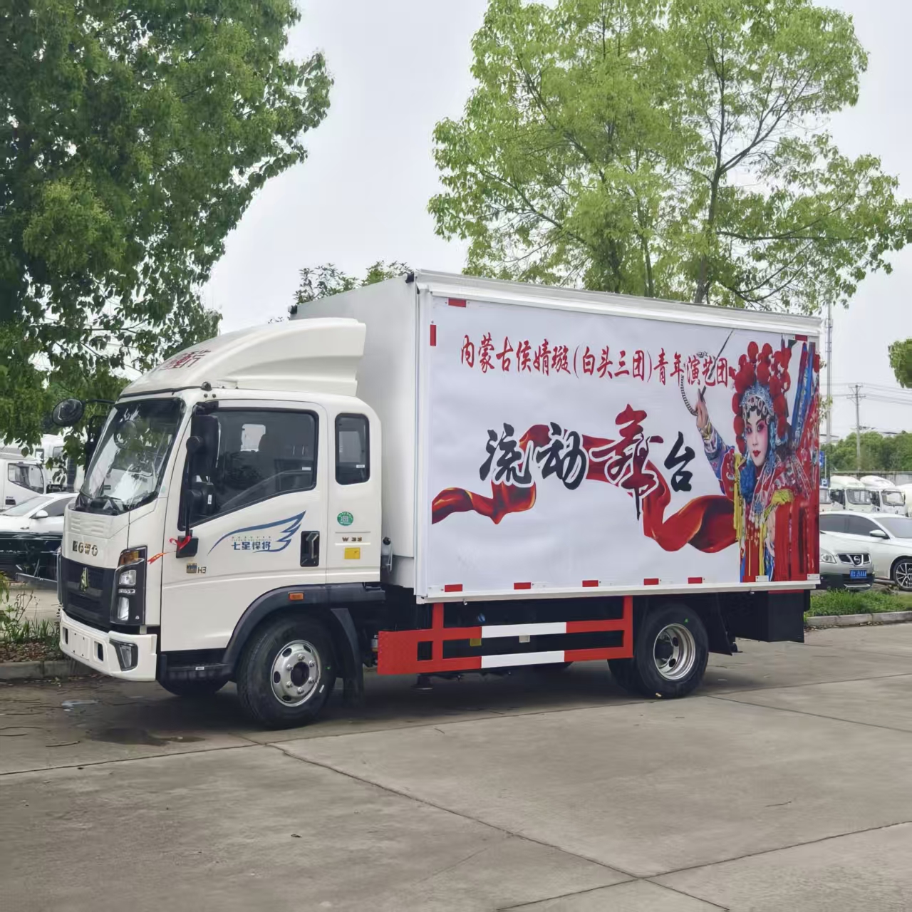 重汽豪沃排半舞台车