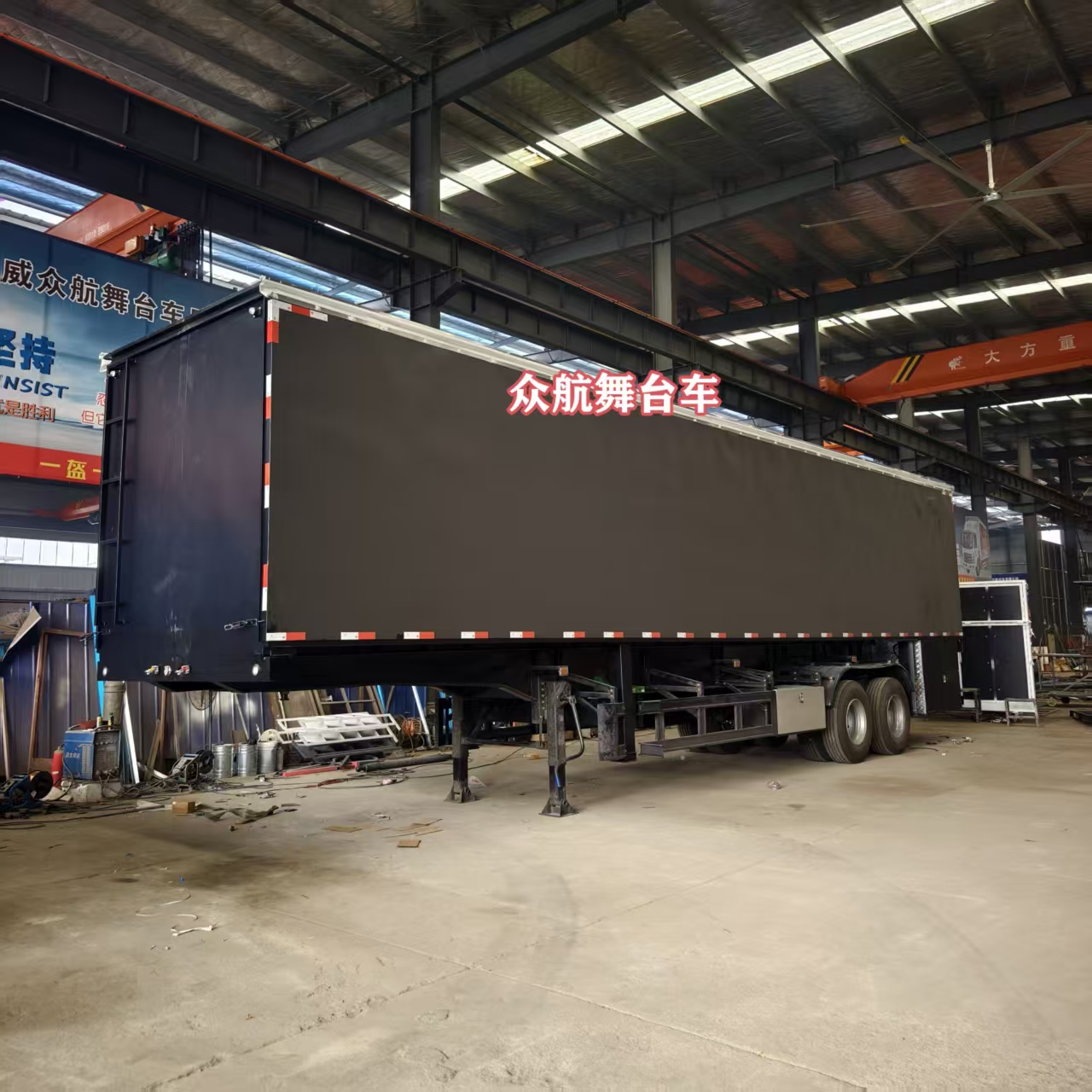 13米半挂舞台车