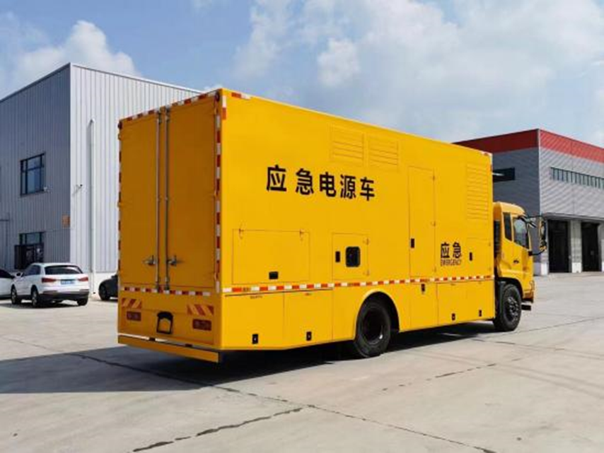 东风天锦 500KW 电源车实拍展示