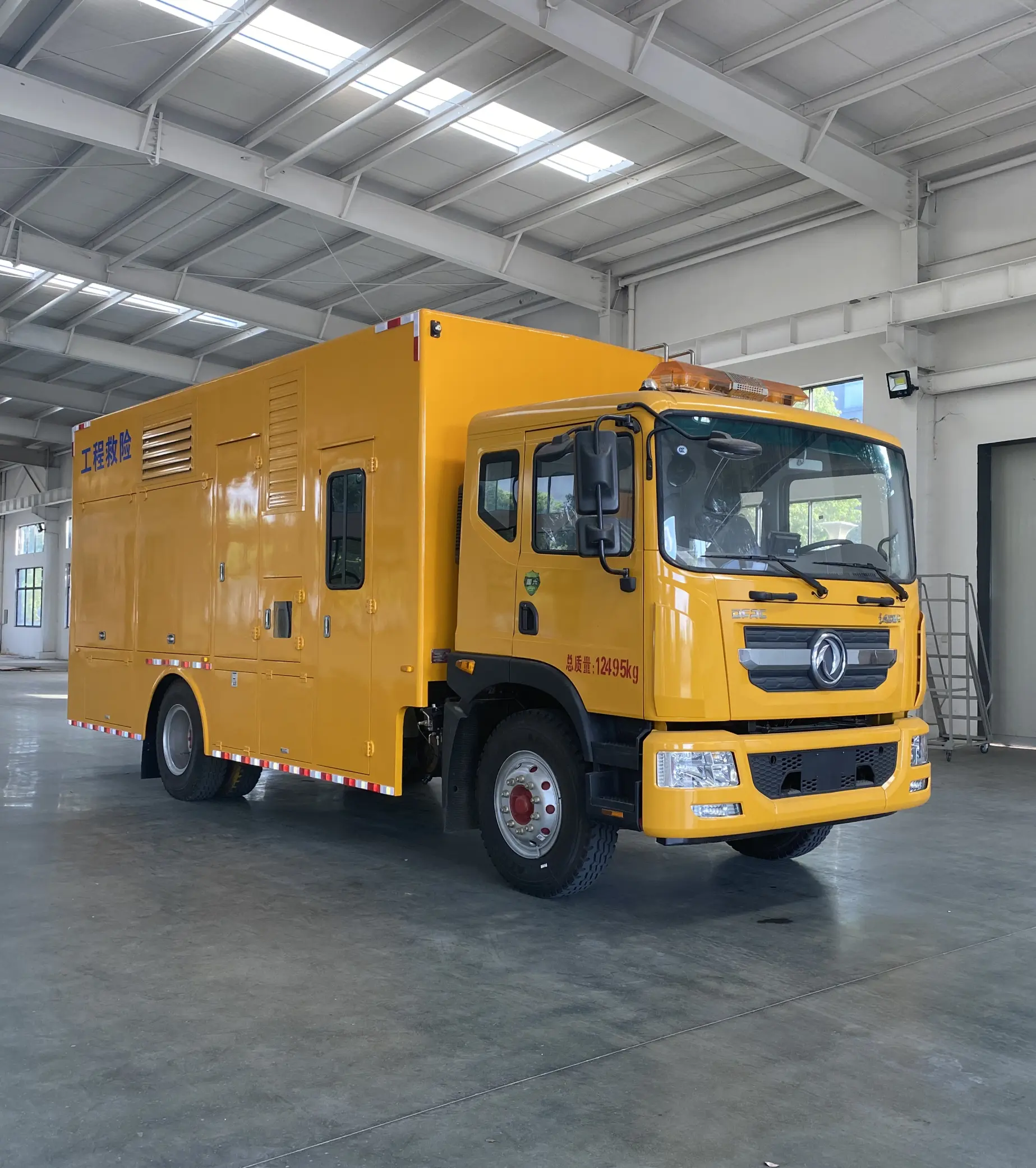 东风D9 2000-2400m³h流量排水救险车