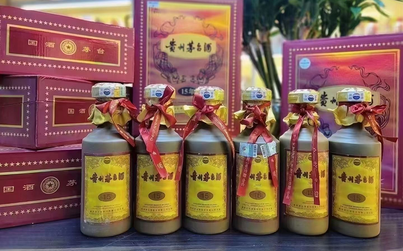 长安区业主家中处置年份茅台与老茅台，避开流动商贩报价落差问题