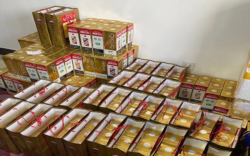 桥西区住户整理储物间，少量散瓶名酒搭配滋补礼盒一站式上门处置