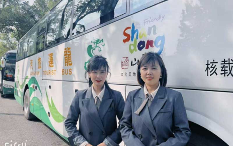 学校学生接送班车
