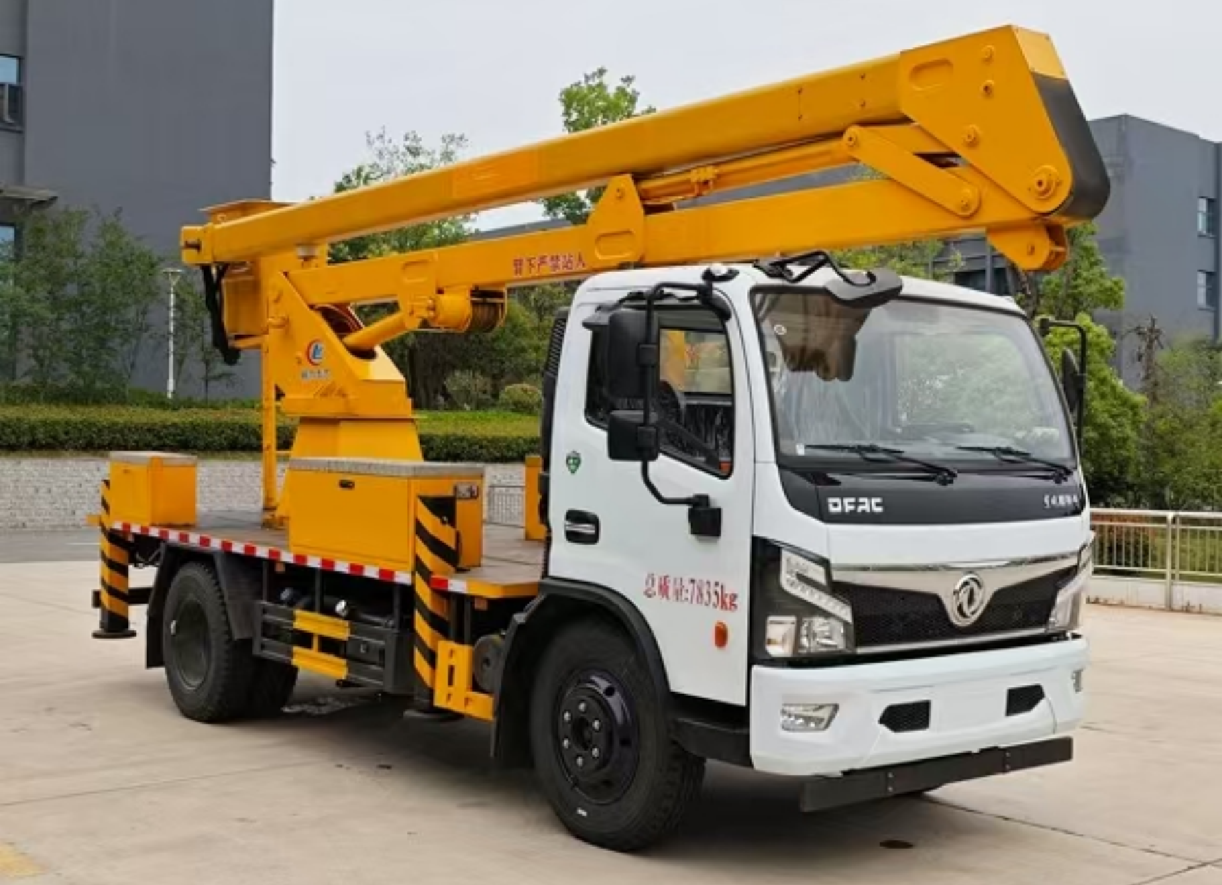 东风福瑞卡绝缘高空作业车