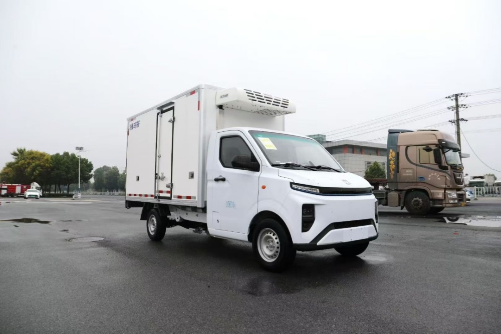 吉利 F1E纯电动冷藏车