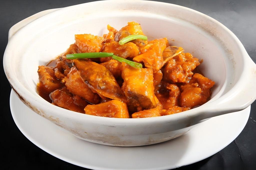 大油斑（蒜仔火腩焖）