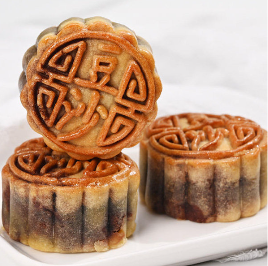 豆沙蛋黄月饼