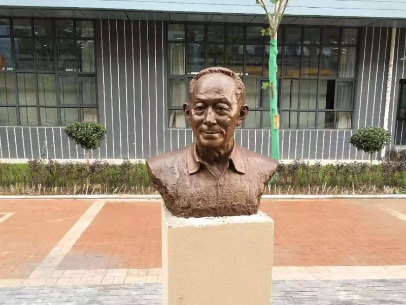 袁隆平先生半身像