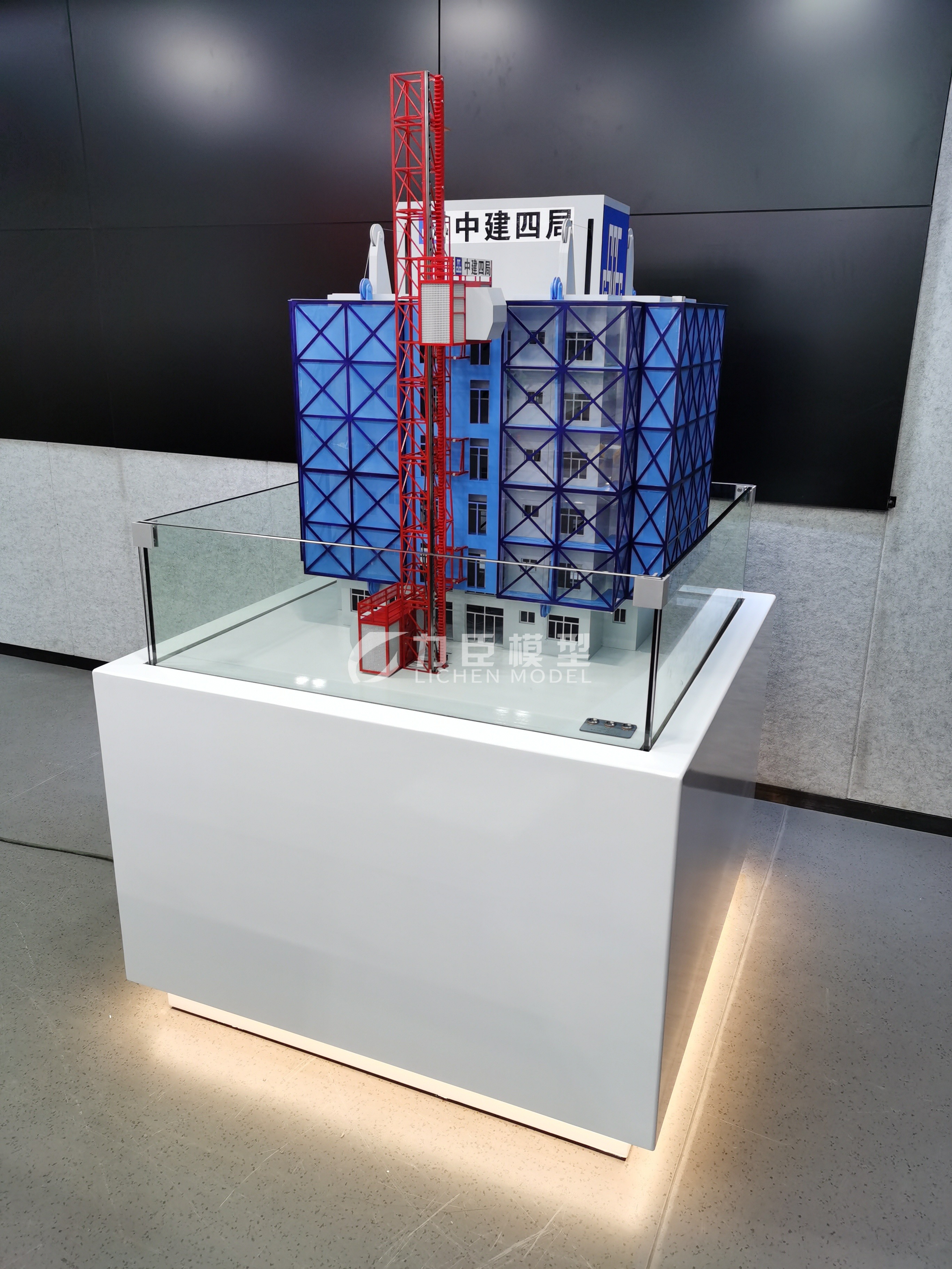 中建四局爬架动态模型