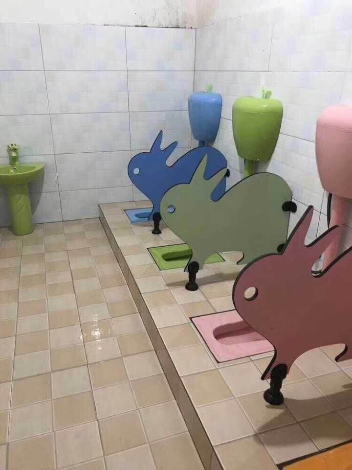 幼儿园卫生间隔断真实工程案例图