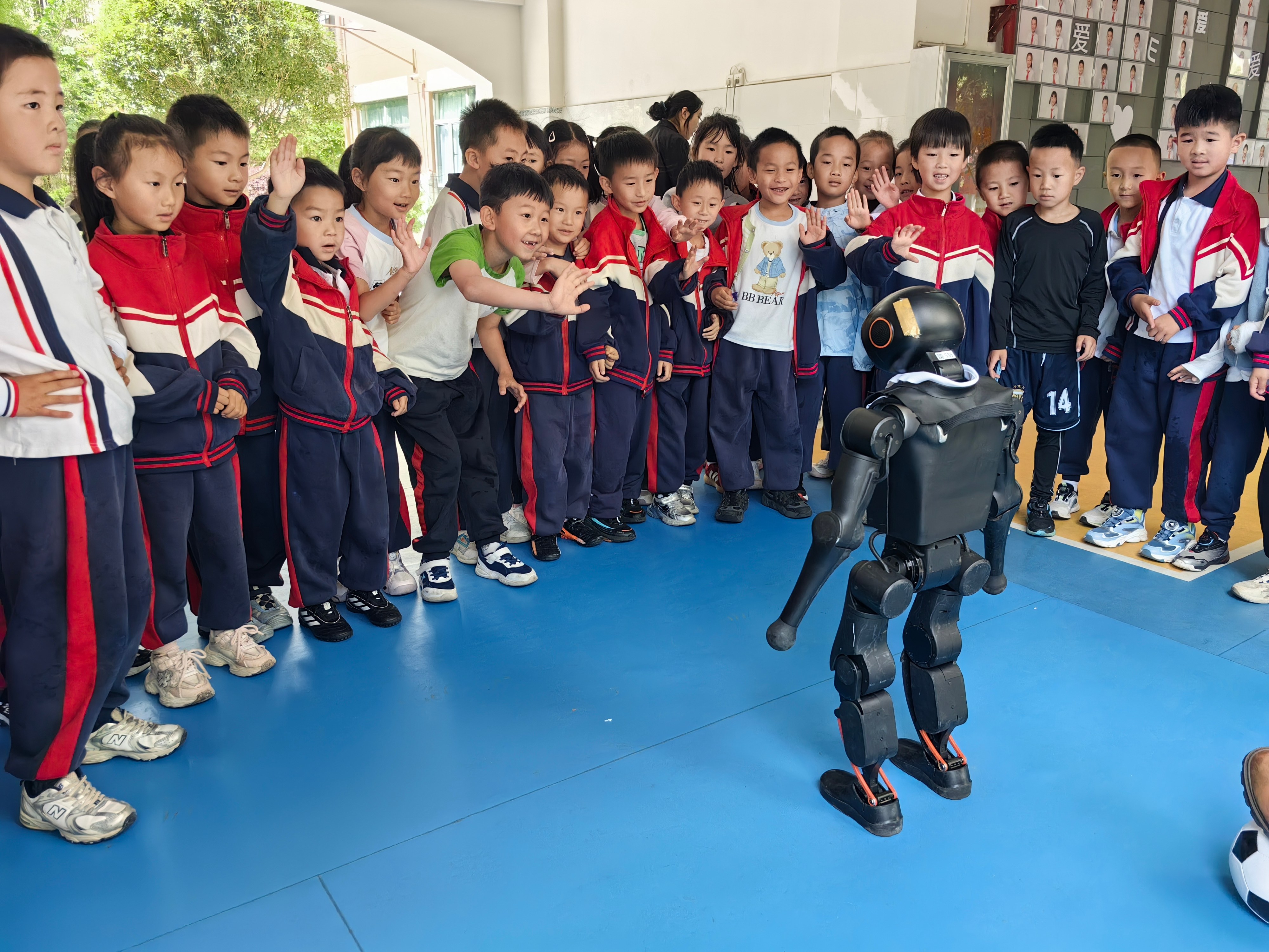 人型机器人