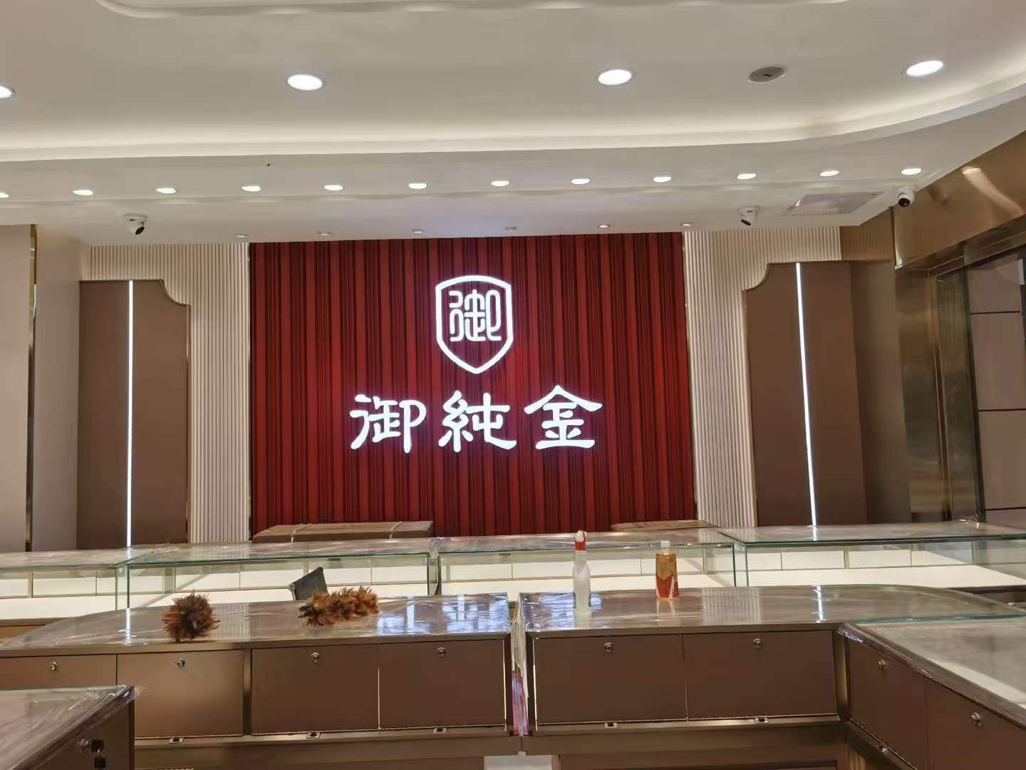珠宝商装