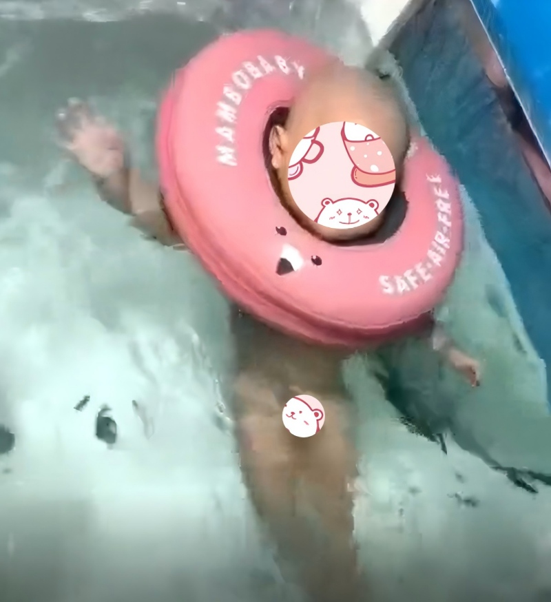 婴儿游泳抚触