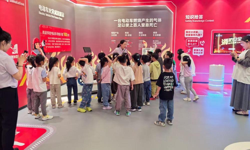 学生下社区活动