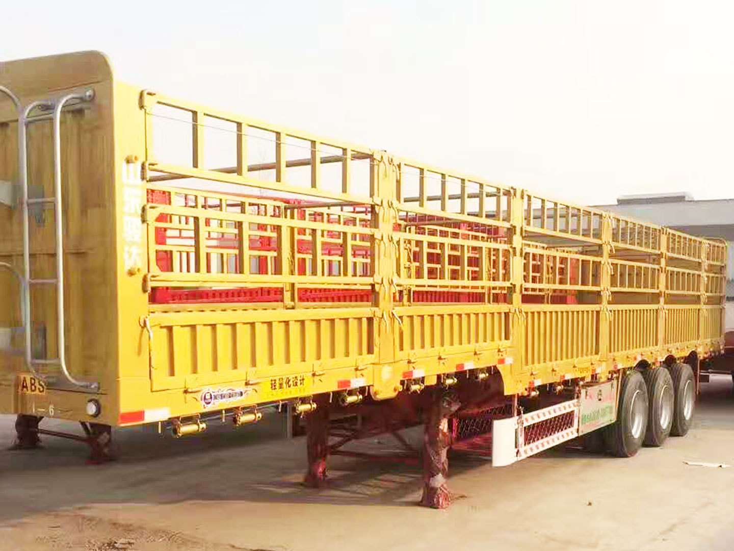 仓栏运输半挂车