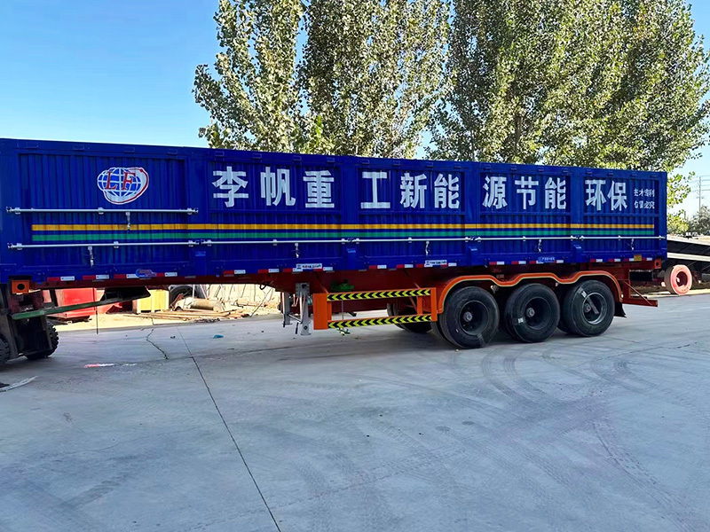 骨架侧翻半挂车