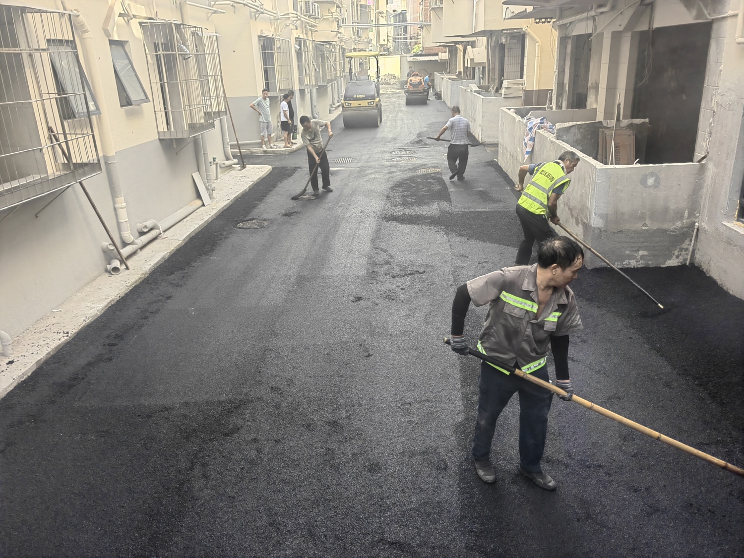 龙岗某某花园沥青路面改造