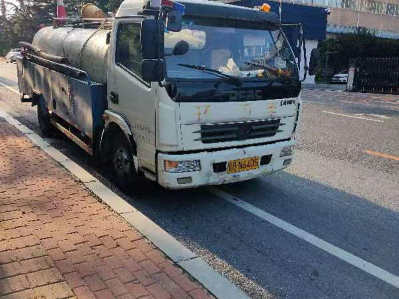 吸污车