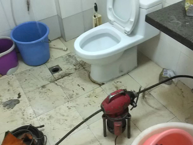 马桶疏通