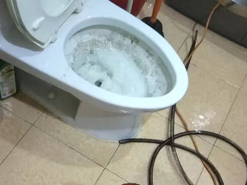 马桶疏通