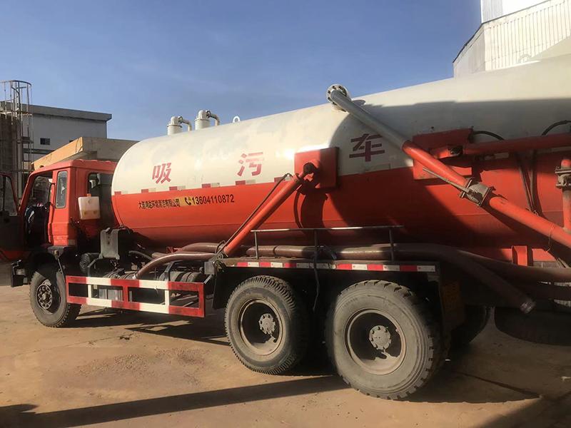 吸污车