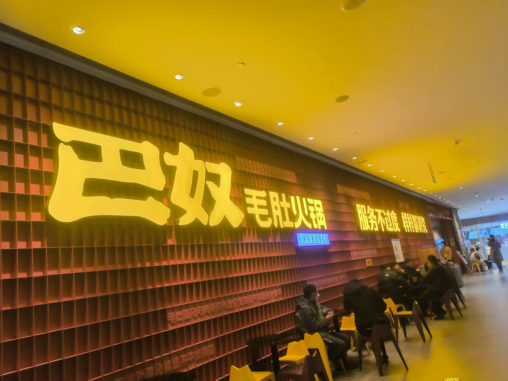 2026下半年郑州门头字厂商怎么选——新通发光字源头工厂的靠谱逻辑