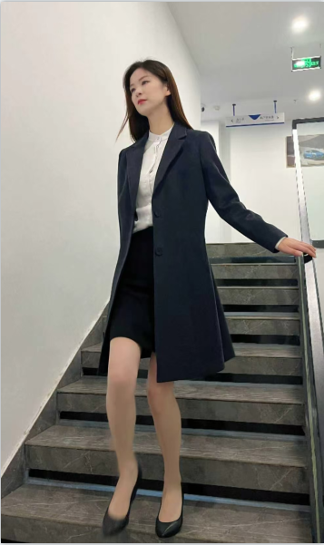 女士收腰羊毛大衣 + 职业套裙