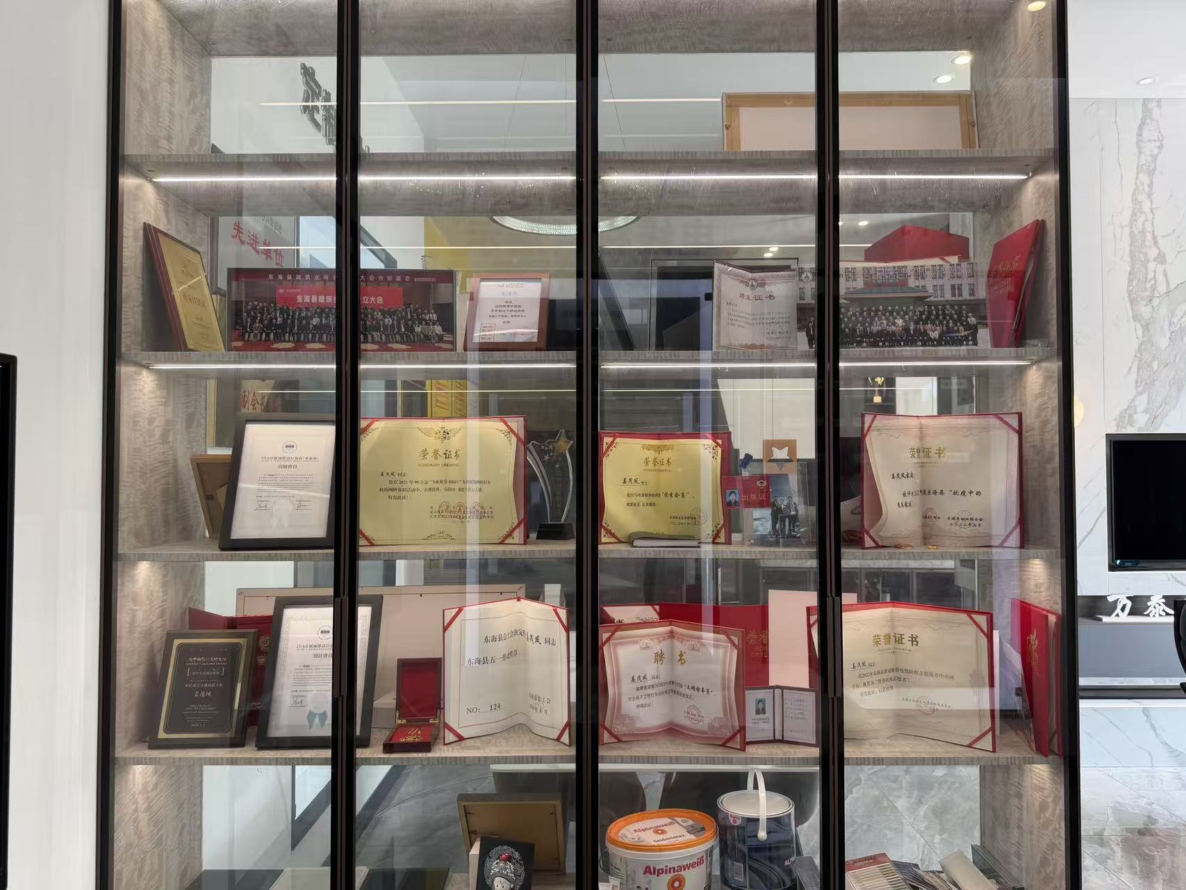 品牌荣誉资质展示柜