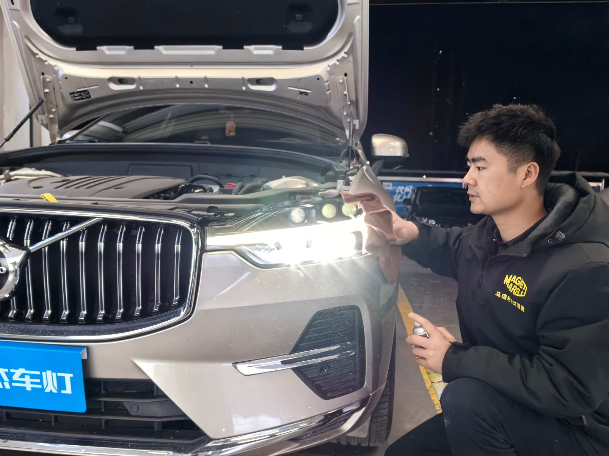 汽车大灯灯罩发黄后，翻新还是更换更合适