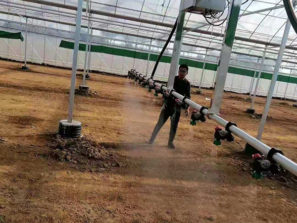 悬挂式移动喷灌机案例