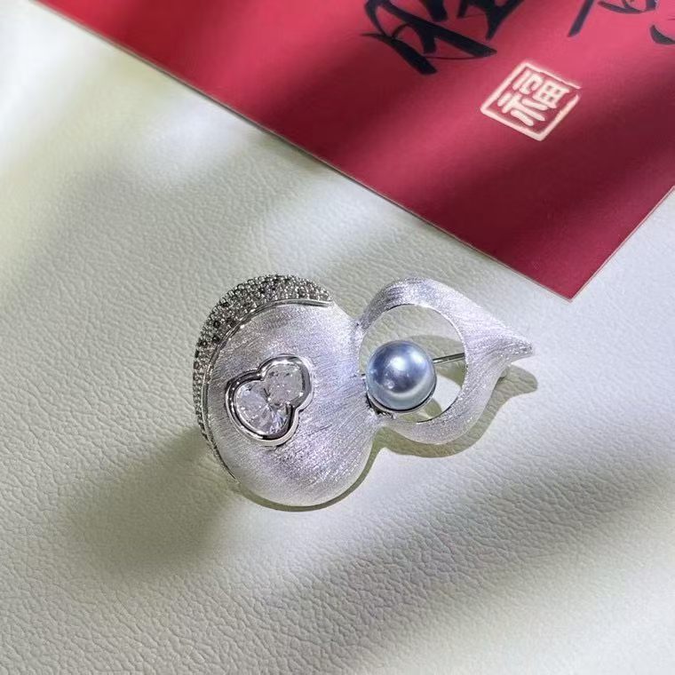 【葫芦纳福】冷光黑珍珠胸针