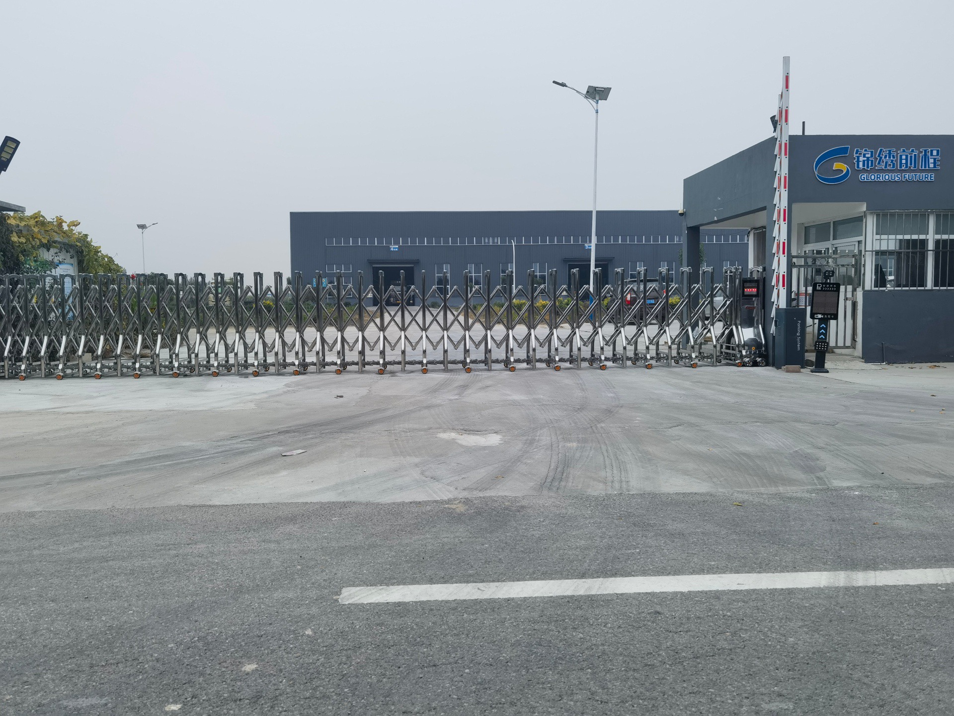 不锈钢伸缩门
