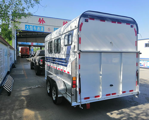 上牌运马车
