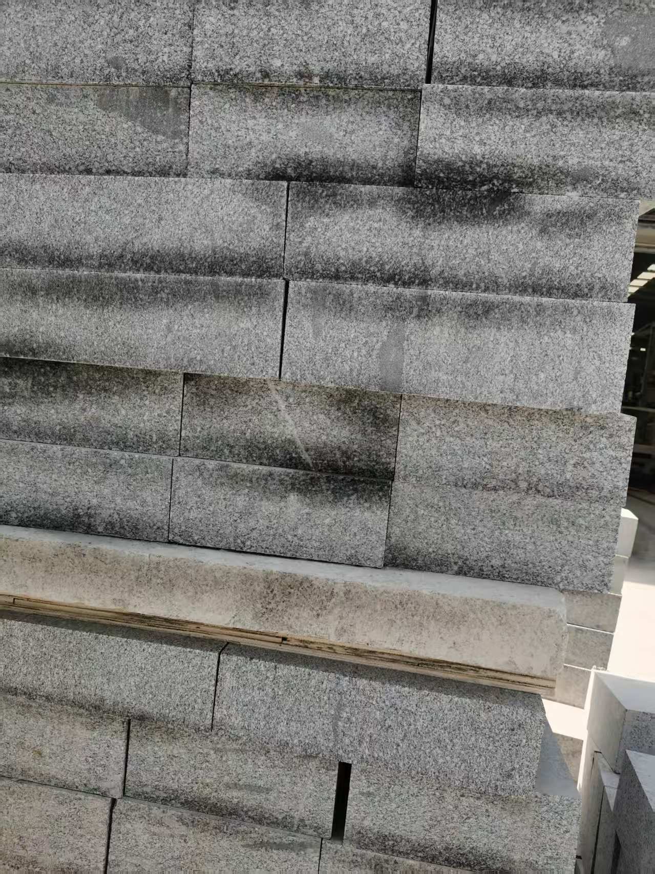 芝麻灰路沿石