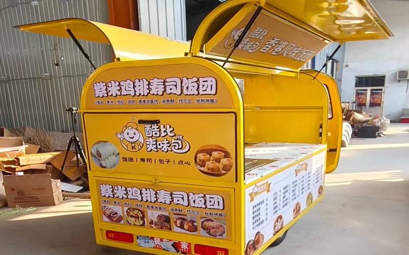 山东多地创业者到岳丰商贸实地考察定制摆摊餐车