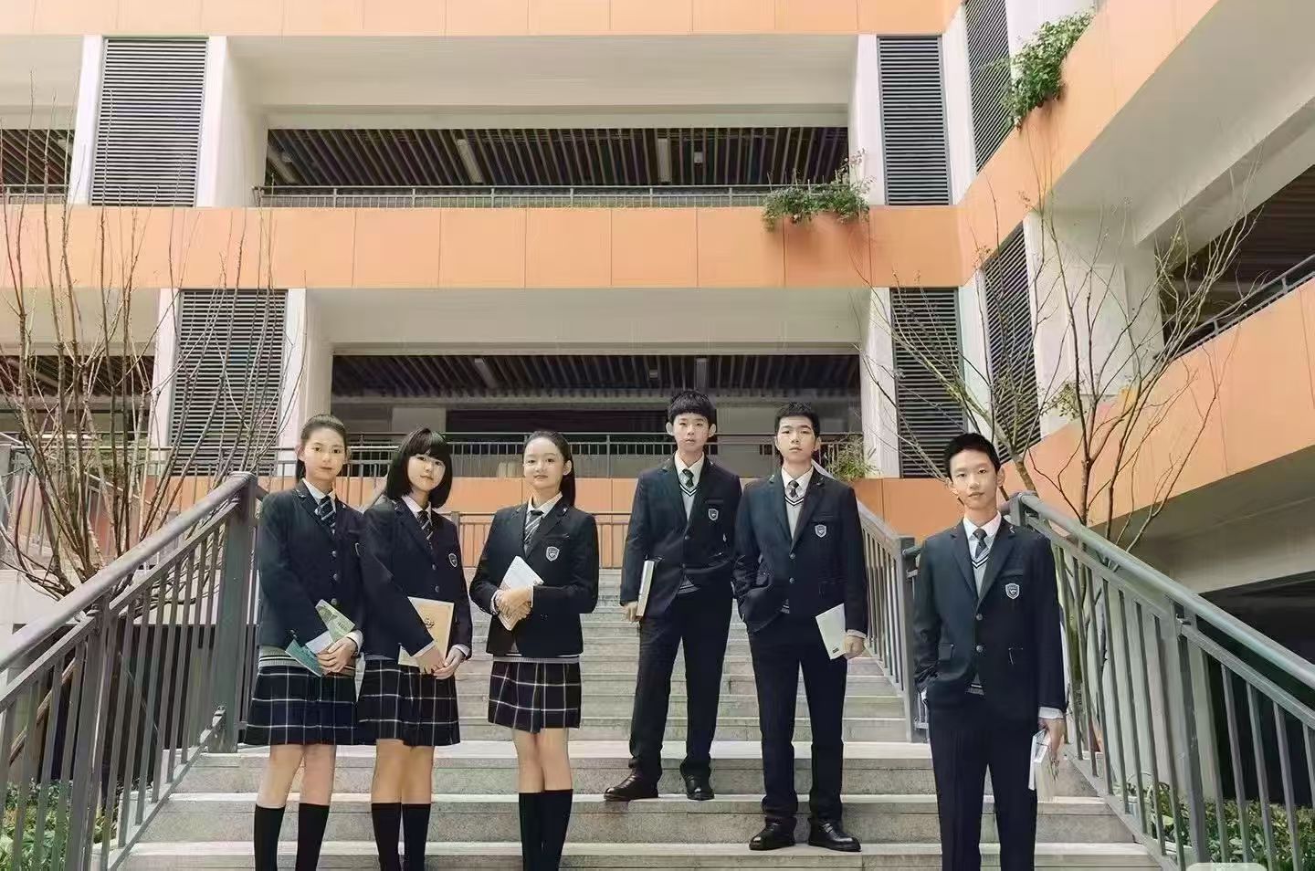 校服