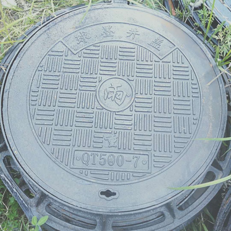 铸铁井盖